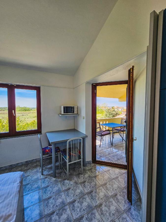 Aenona Sea View Apartments Нин Экстерьер фото