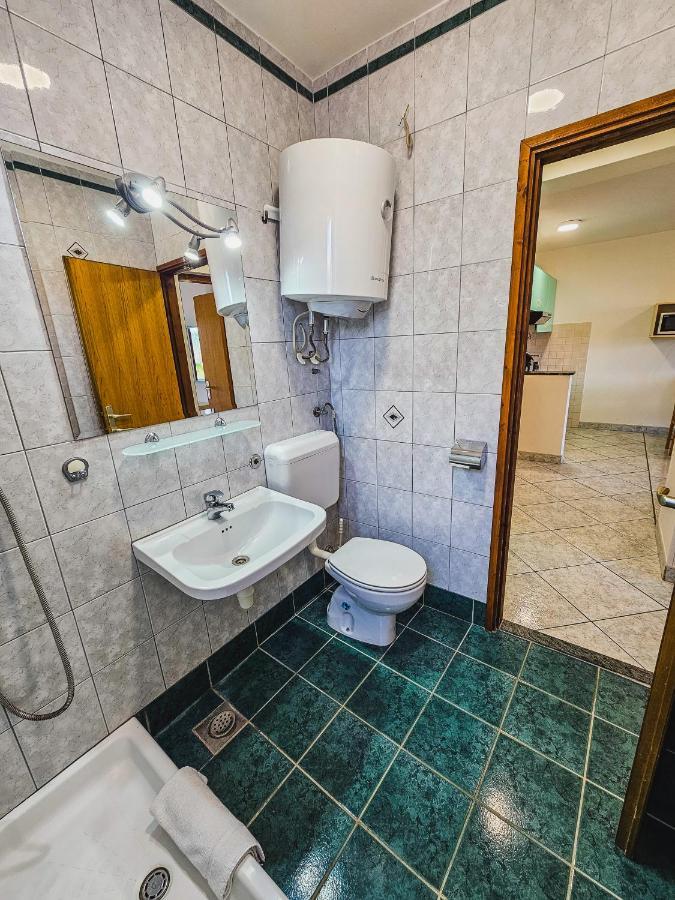 Aenona Sea View Apartments Нин Экстерьер фото