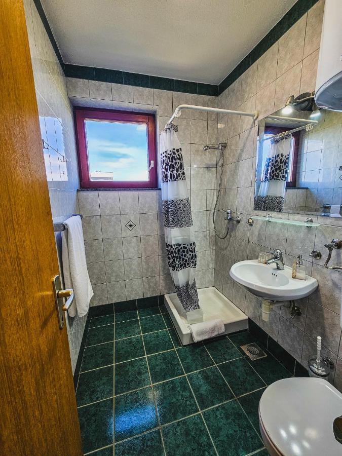 Aenona Sea View Apartments Нин Экстерьер фото